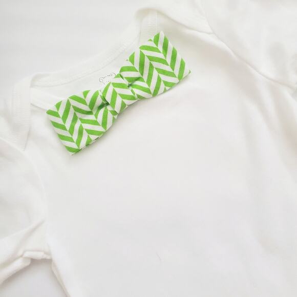 Pair of onsies with removable bow ties - Picture 2 of 3